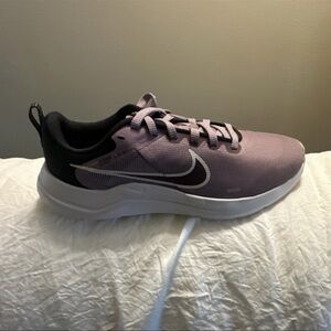 Nike Lavender and Black Low-Top Sneaker